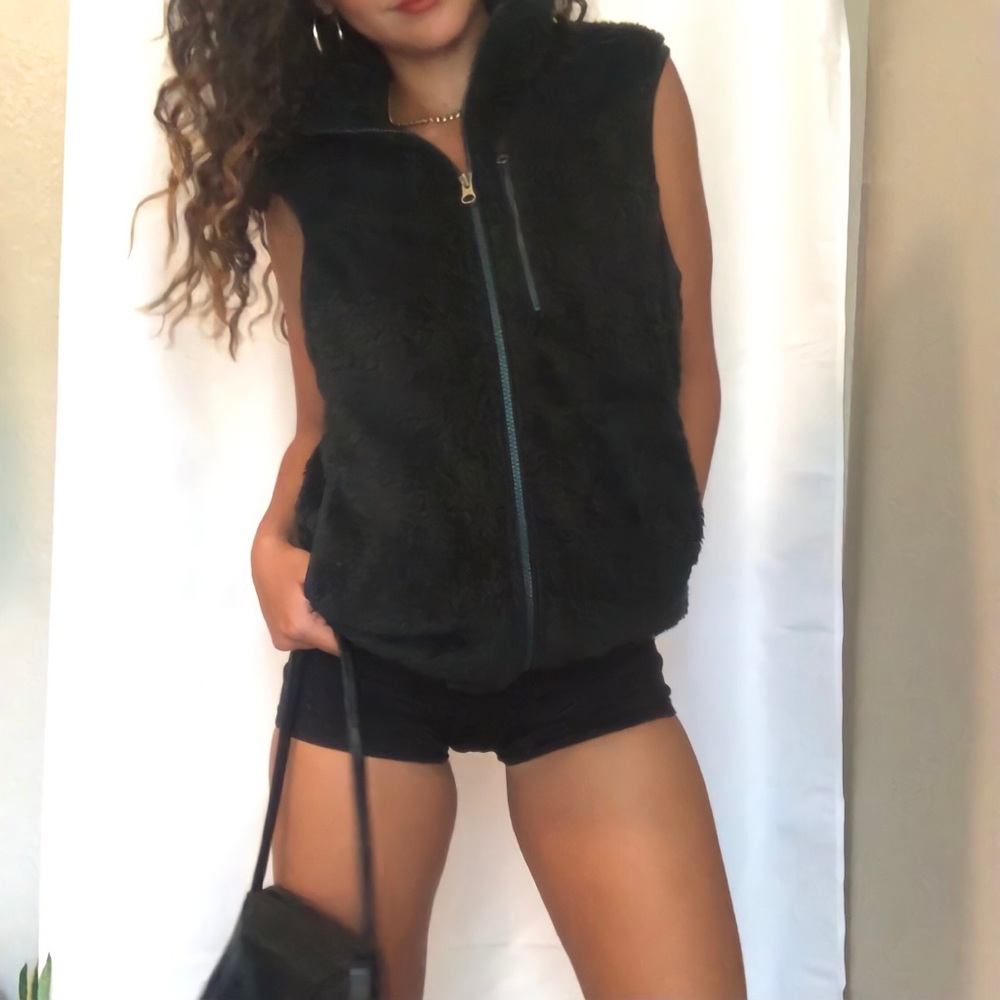 UNIQLO Fuzzy Black Zip Up Winter Vest